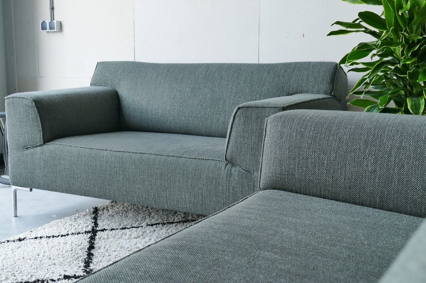 REFURBISHED Design on Stock Bloq 3 Zits + Loveseat