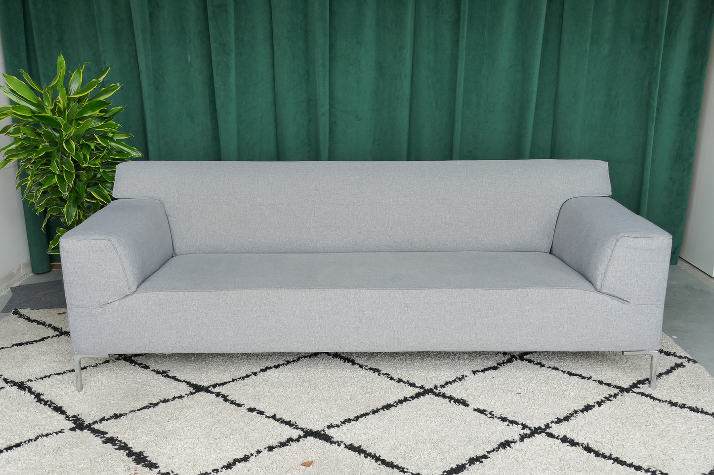 Design on Stock Bloq 3-Zits Bank