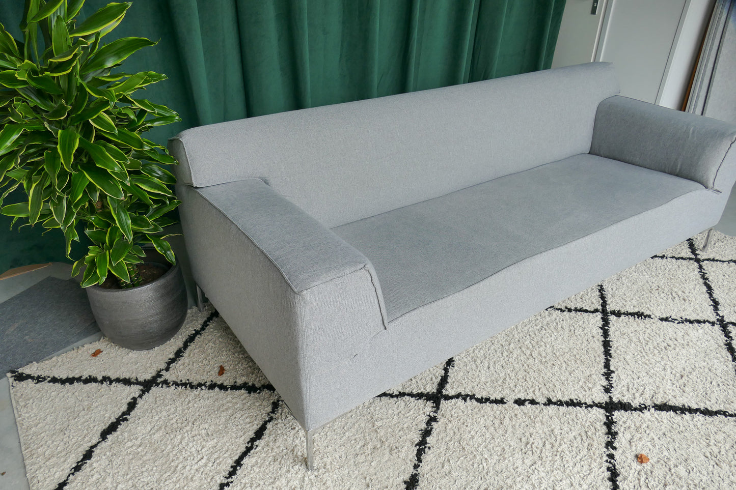 Design on Stock Bloq 3-Zits Bank