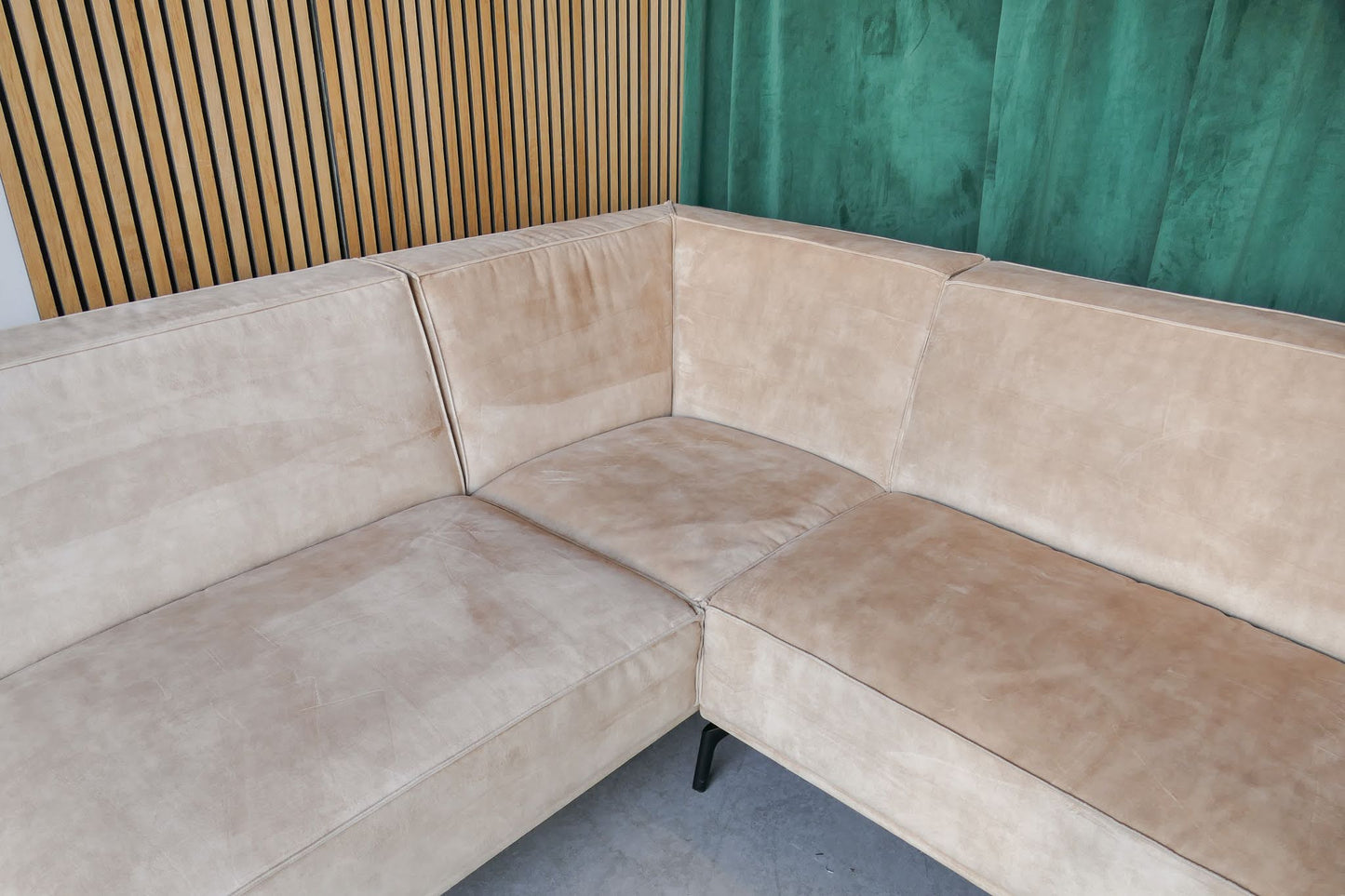 Refurbished Zachtbeige hoekbank Modern