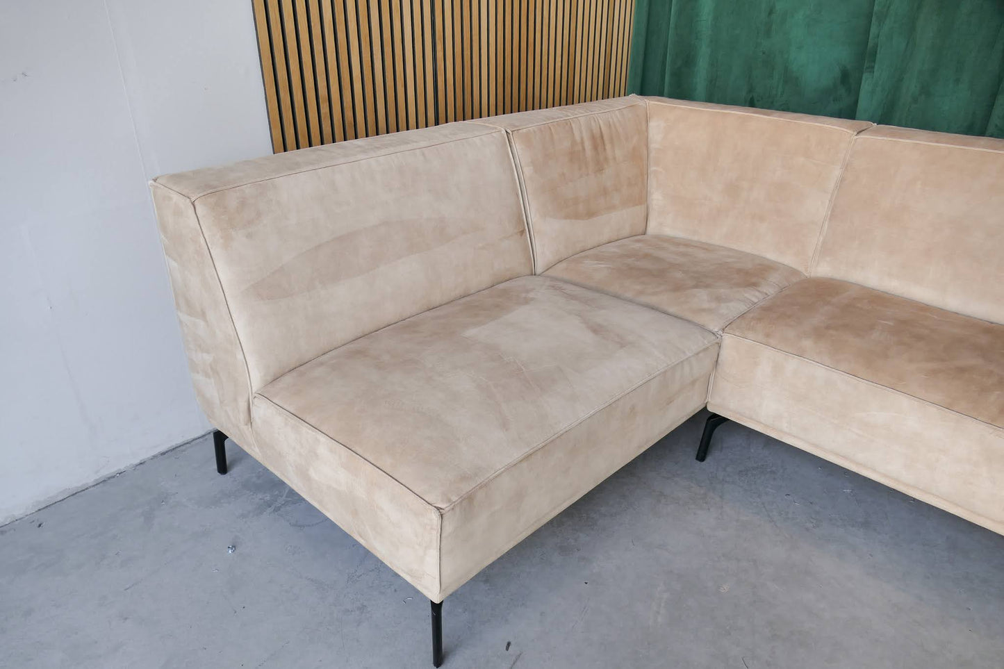 Refurbished Zachtbeige hoekbank Modern