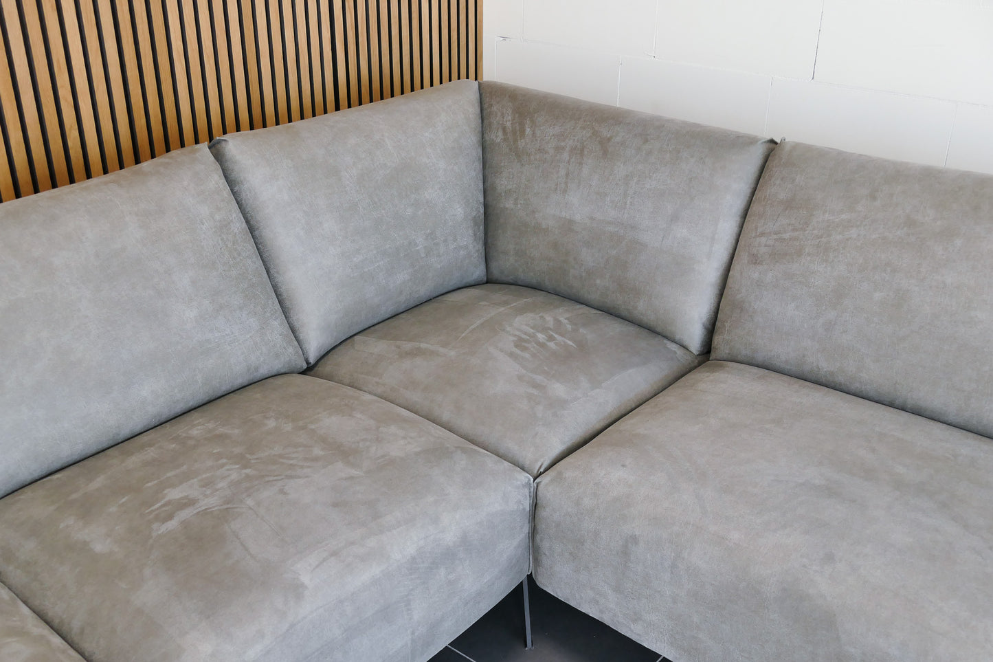 Refurbised Hoekbank Inhouse Cantari