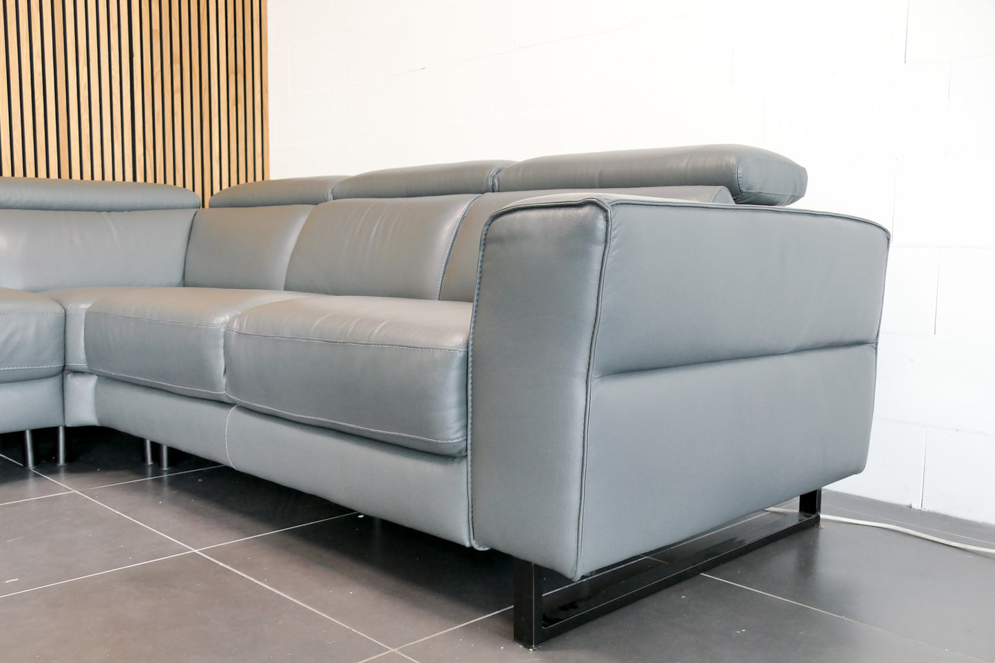 Refurbished Hoekbank Fanti Elektrisch Verstelbaar Leer