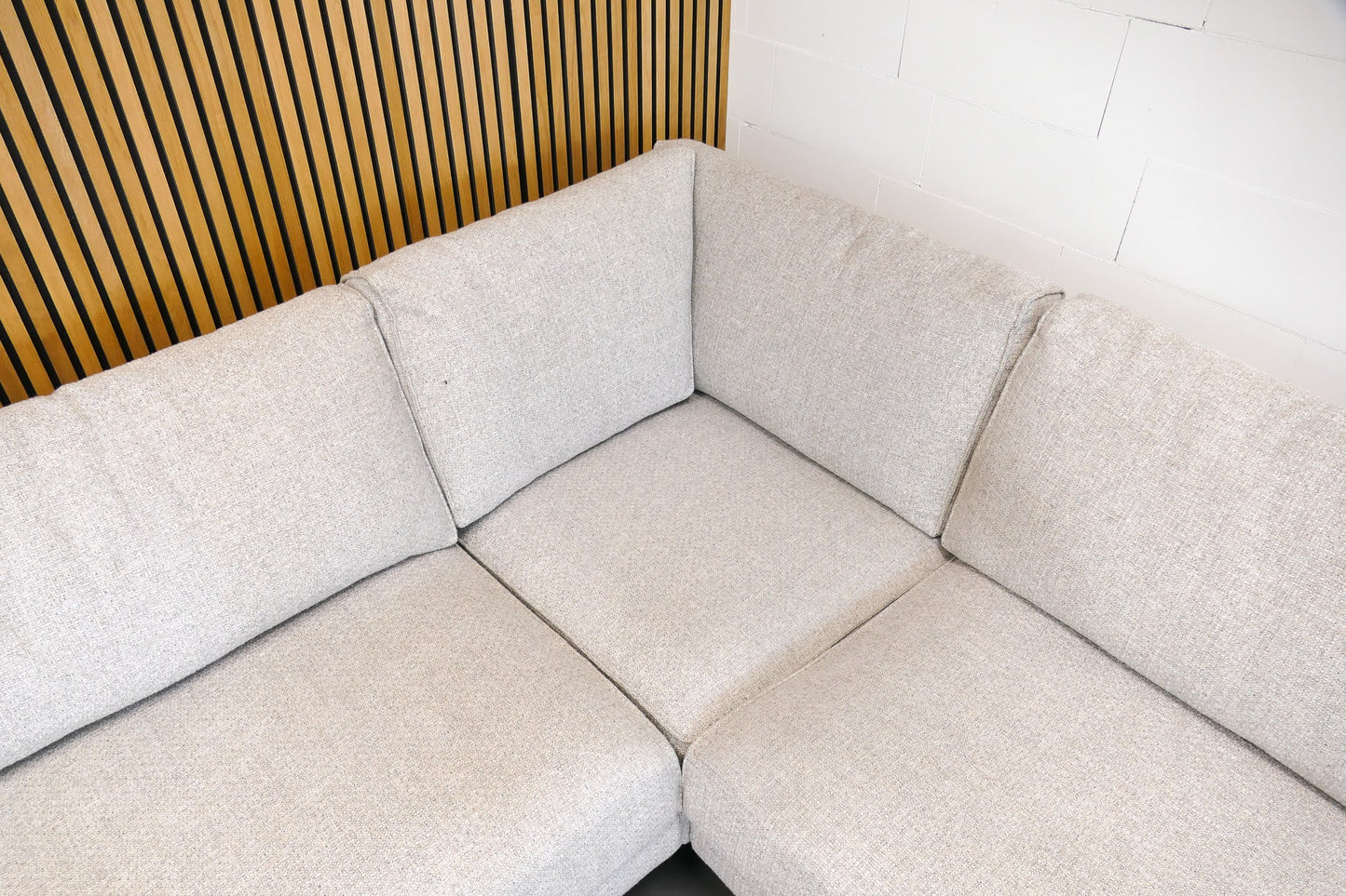Refurbished Hoekbank Pronto met hocker beige