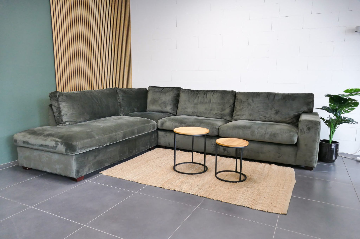 Refurbished Hoekbank Velvet Groen met Losse kussens