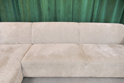 Prominent chaise longue beige