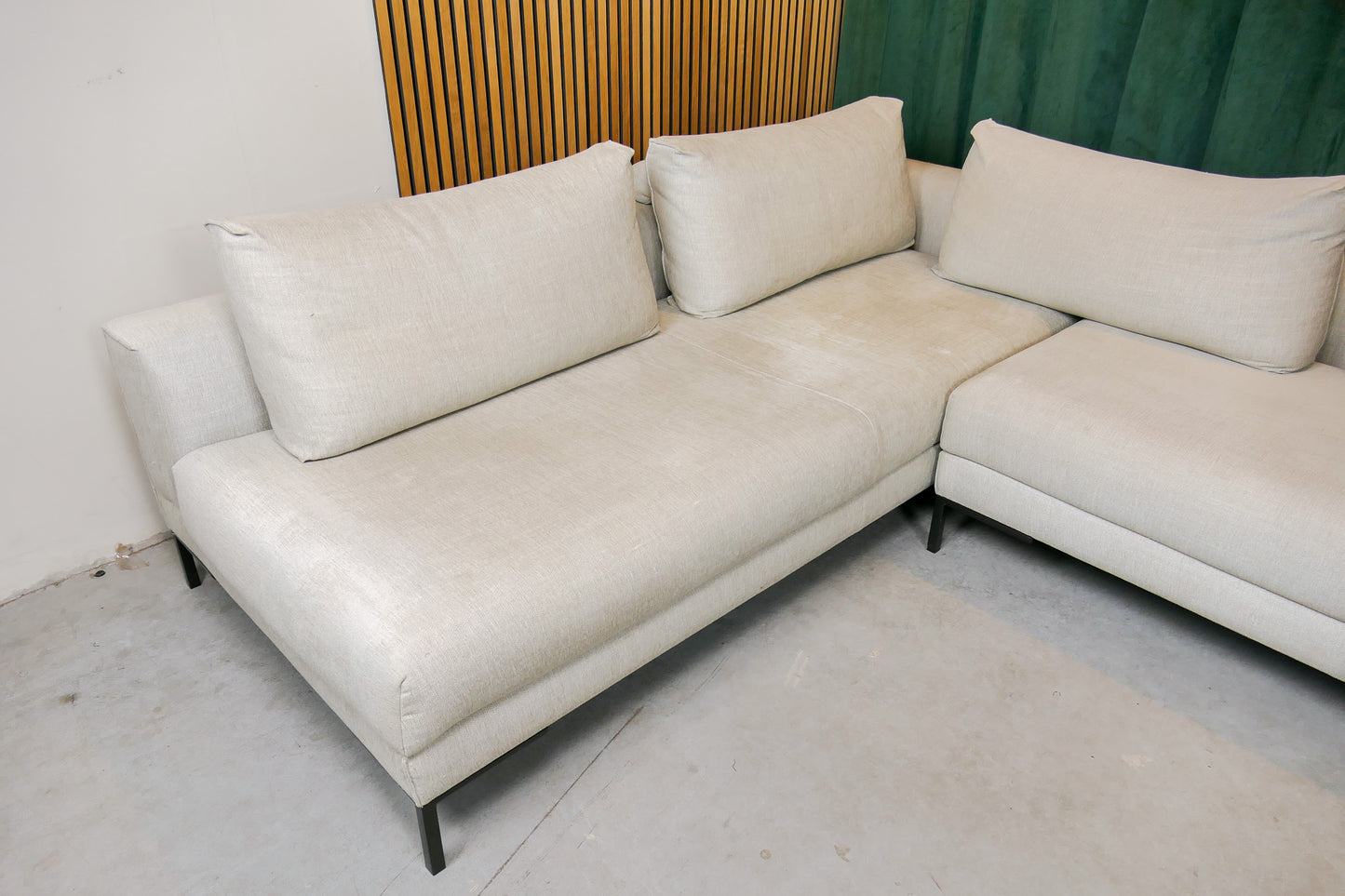 Design on Stock Aikon Lounge Beige