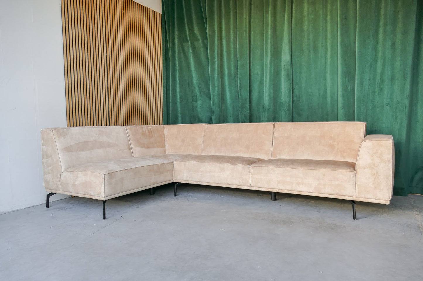 Refurbished Zachtbeige hoekbank Modern