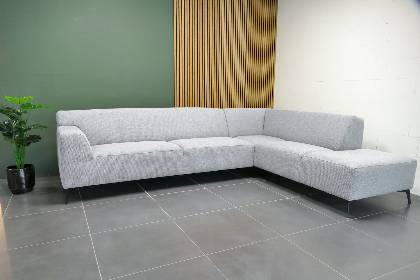 Refurbished Inhouse Hoekbank Lorani