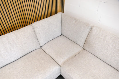 Refurbished Hoekbank Pronto met hocker beige