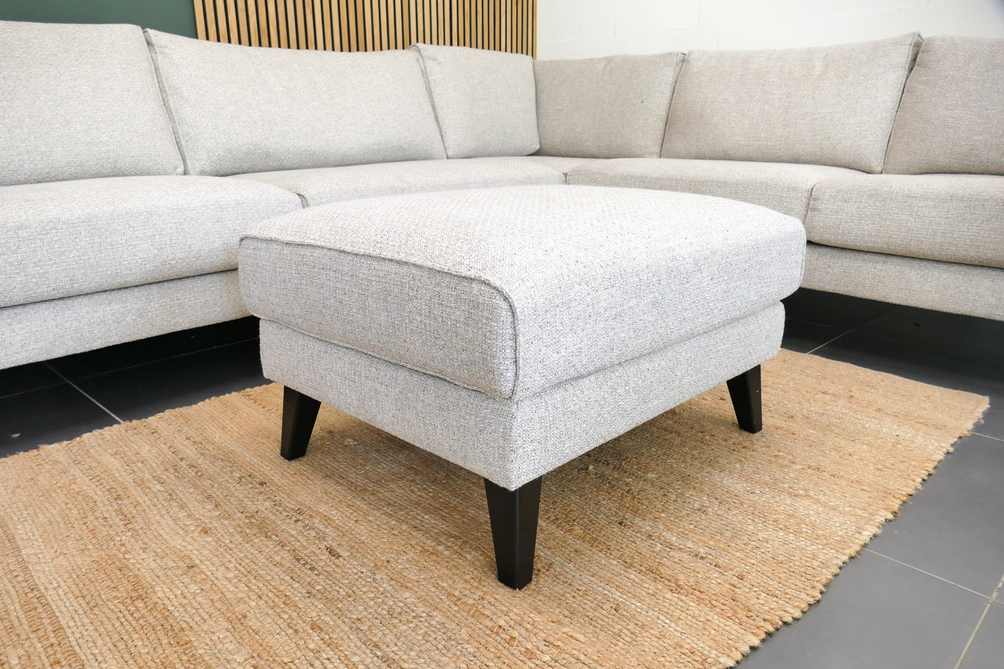 Refurbished Hoekbank Pronto met hocker beige