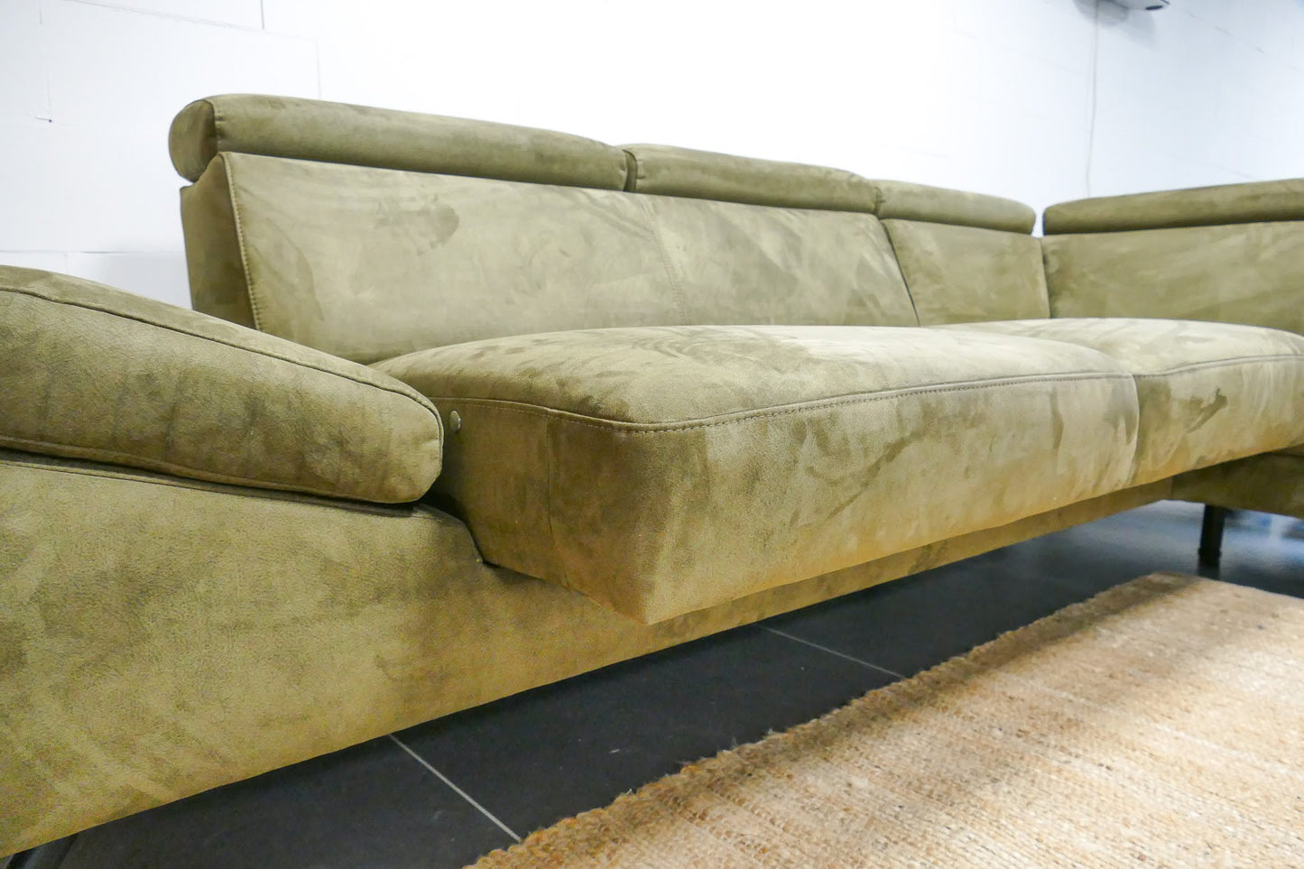 Refurbished Montel Hoekbank Modena Mosgroen