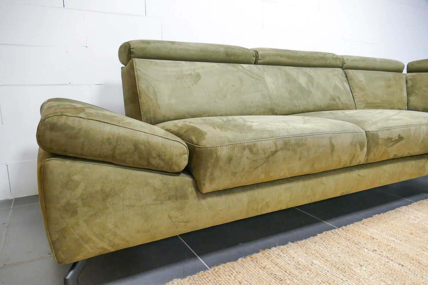 Refurbished Montel Hoekbank Modena Mosgroen