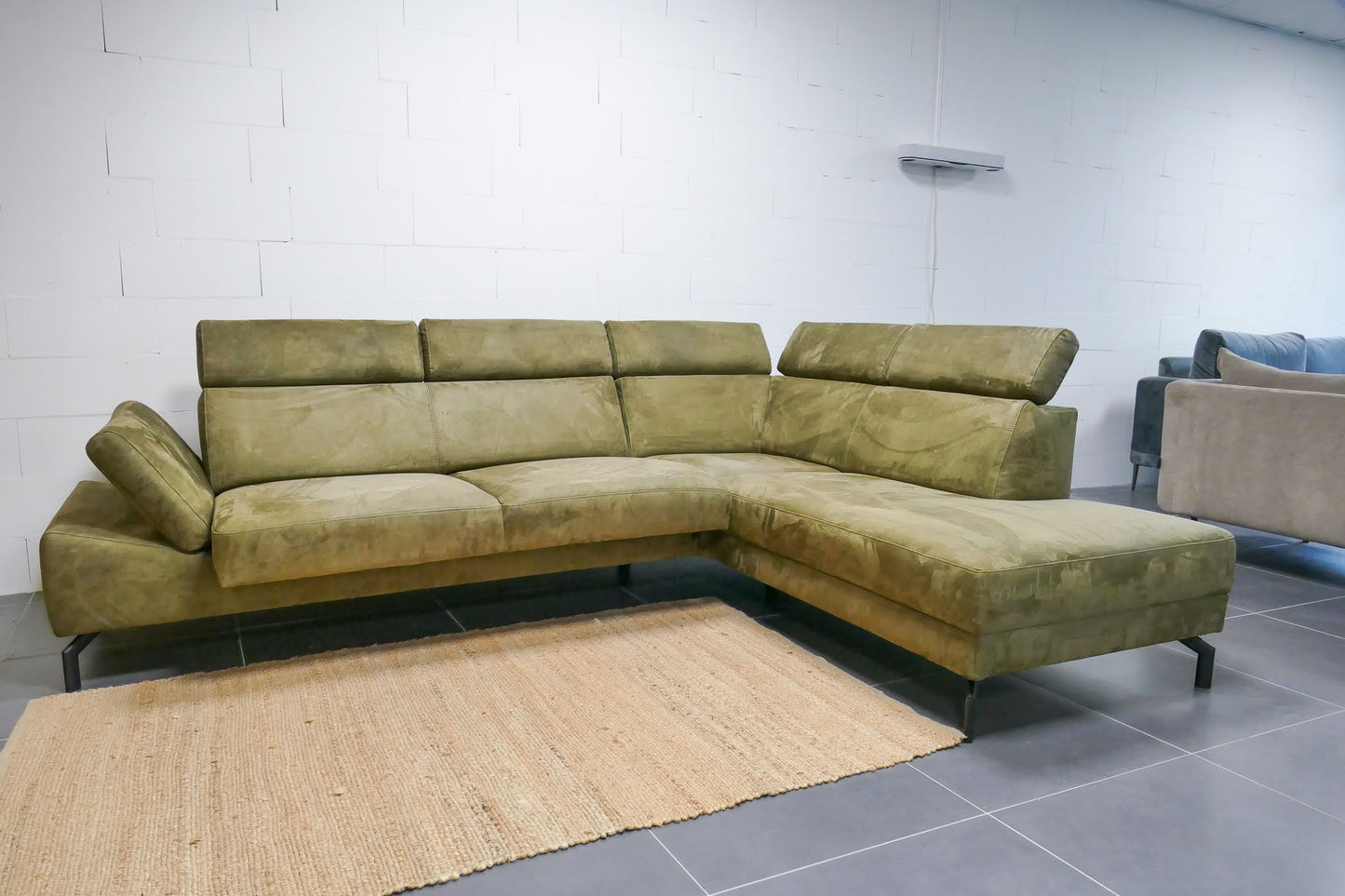 Refurbished Montel Hoekbank Modena Mosgroen