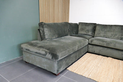 Refurbished Hoekbank Velvet Groen met Losse kussens