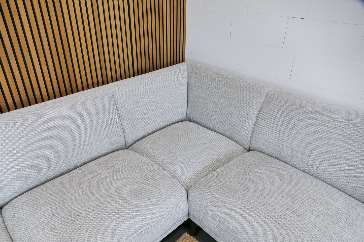 Refurbished Hoekbank Greige Grijs / Beige DFS met Hocker