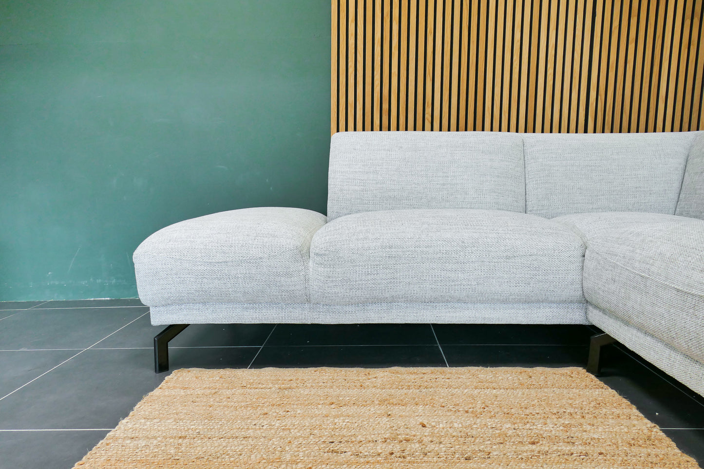 Refurbished Hoekbank Greige Grijs / Beige DFS met Hocker