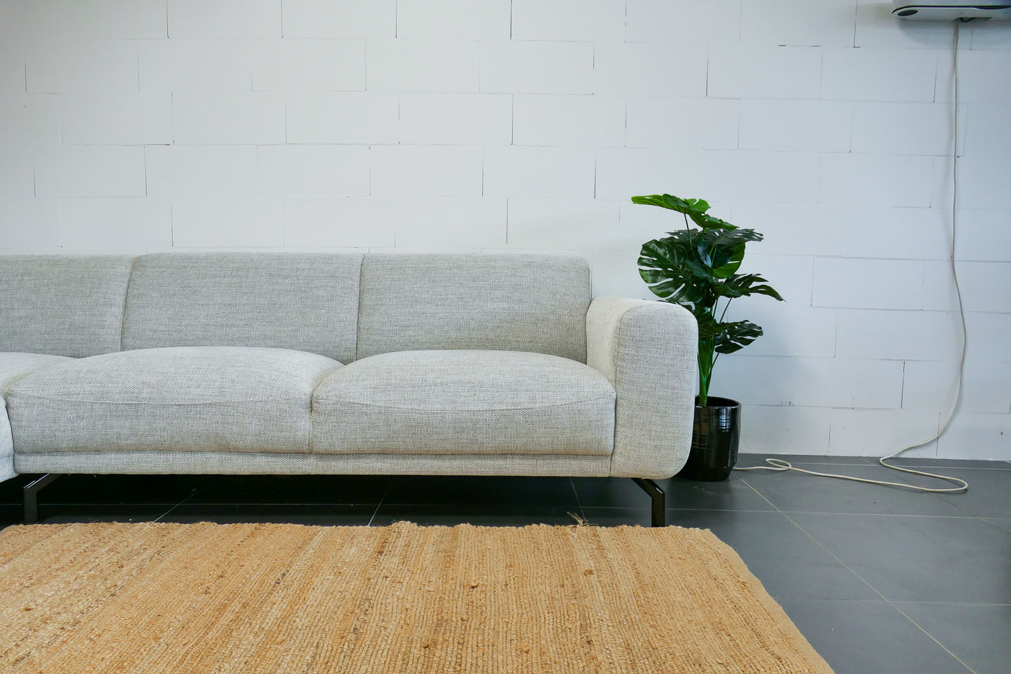 Refurbished Hoekbank Greige Grijs / Beige DFS met Hocker