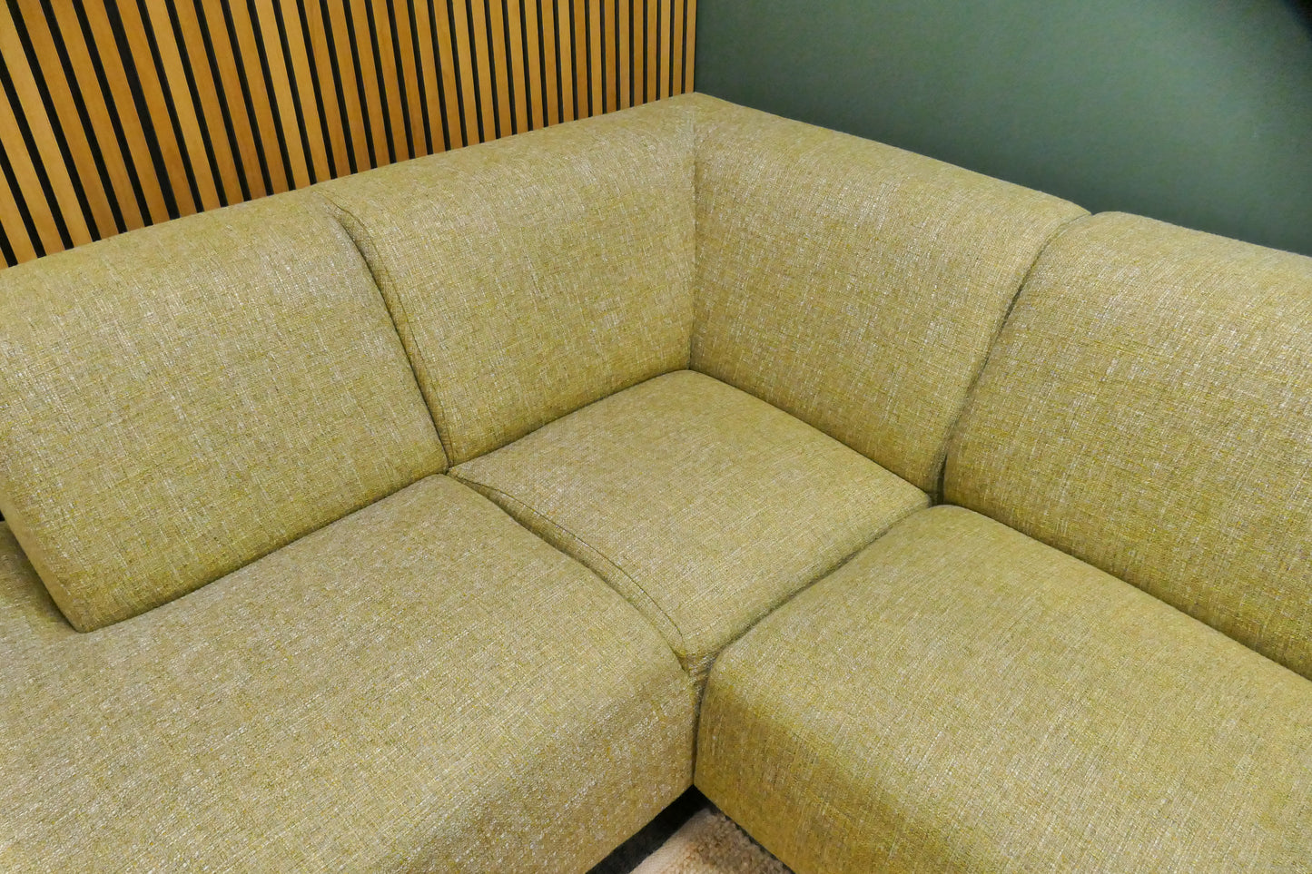 Refurbished Moderne Hoekbank Geel