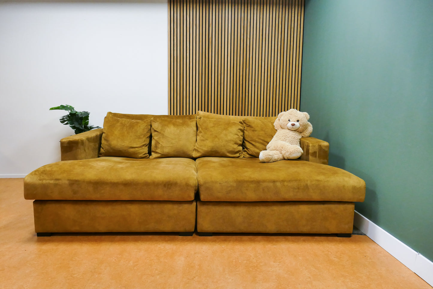 Refurbished 3 zits Lounge bank Okergeel