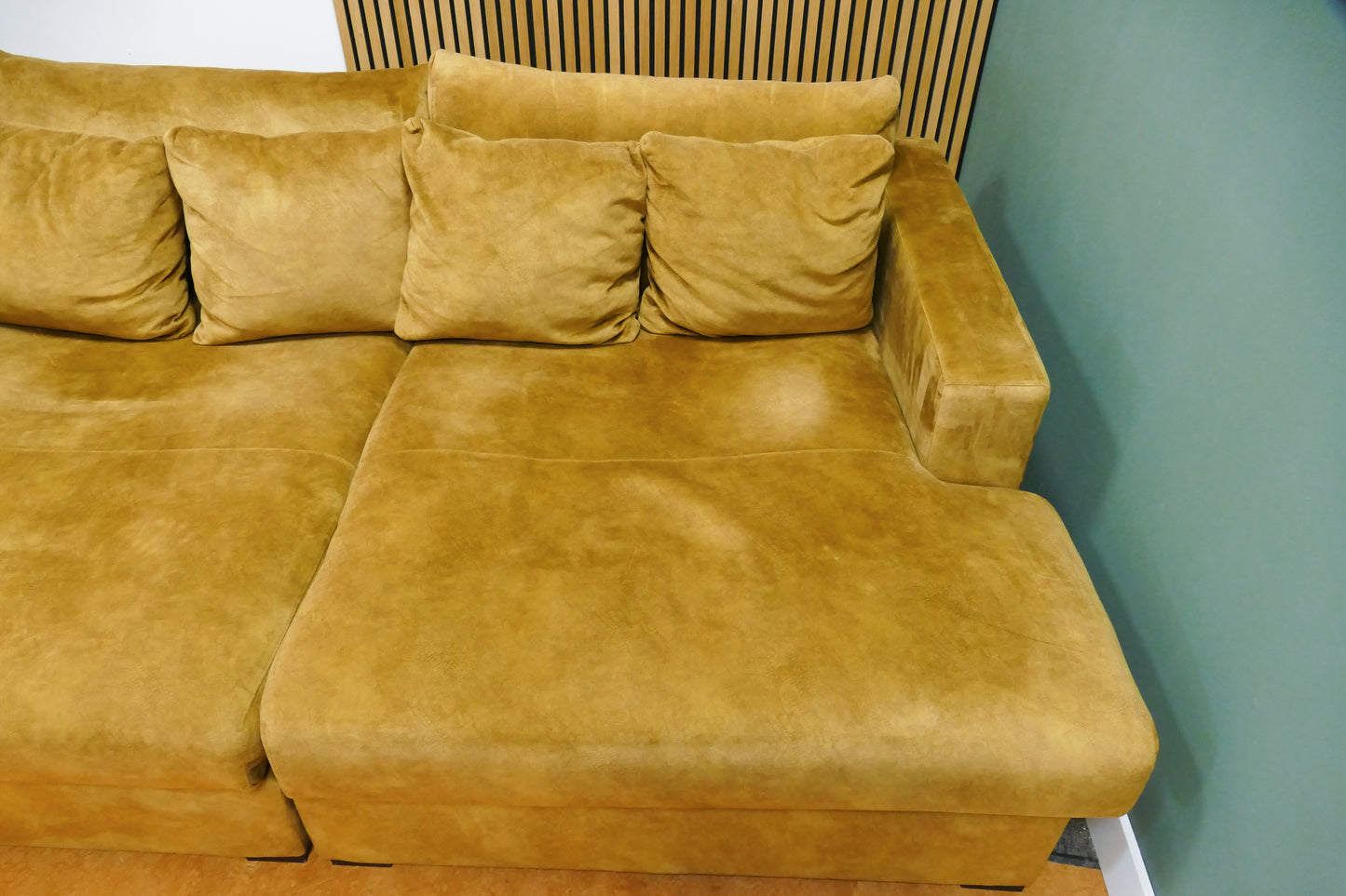 Refurbished 3 zits Lounge bank Okergeel