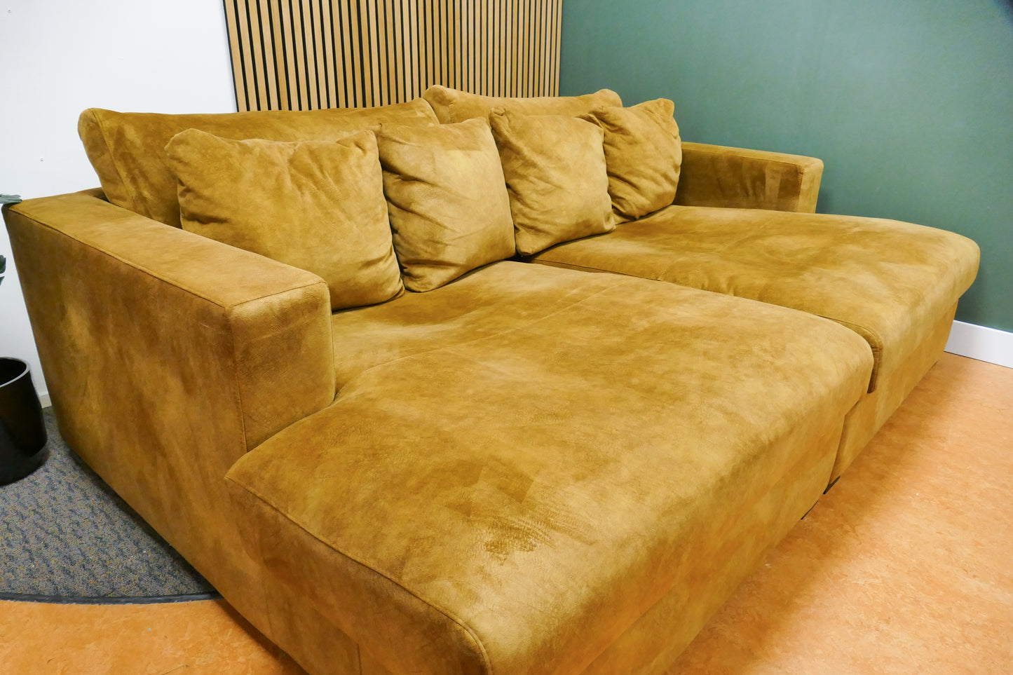 Refurbished 3 zits Lounge bank Okergeel