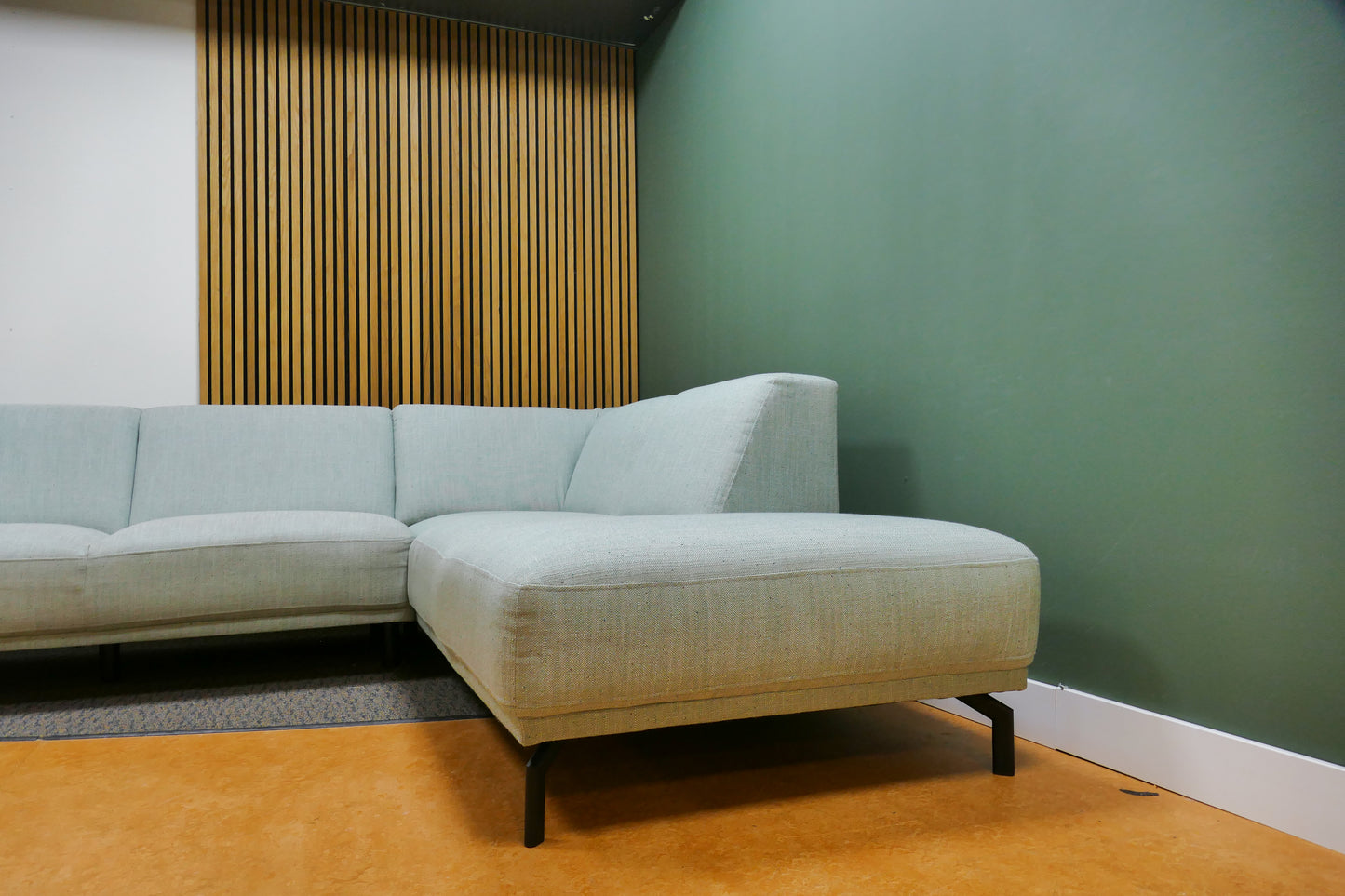 Refurbished Montel Hoekbank Viano Mint