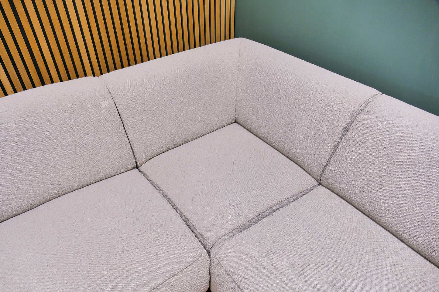 Refurbished hoekbank bouclé beige