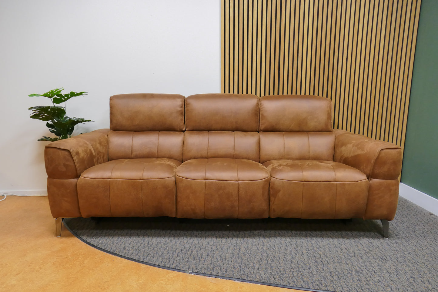 Refurbished 3-Zits Electrisch Mancini Vicenza Microvezel Cognac