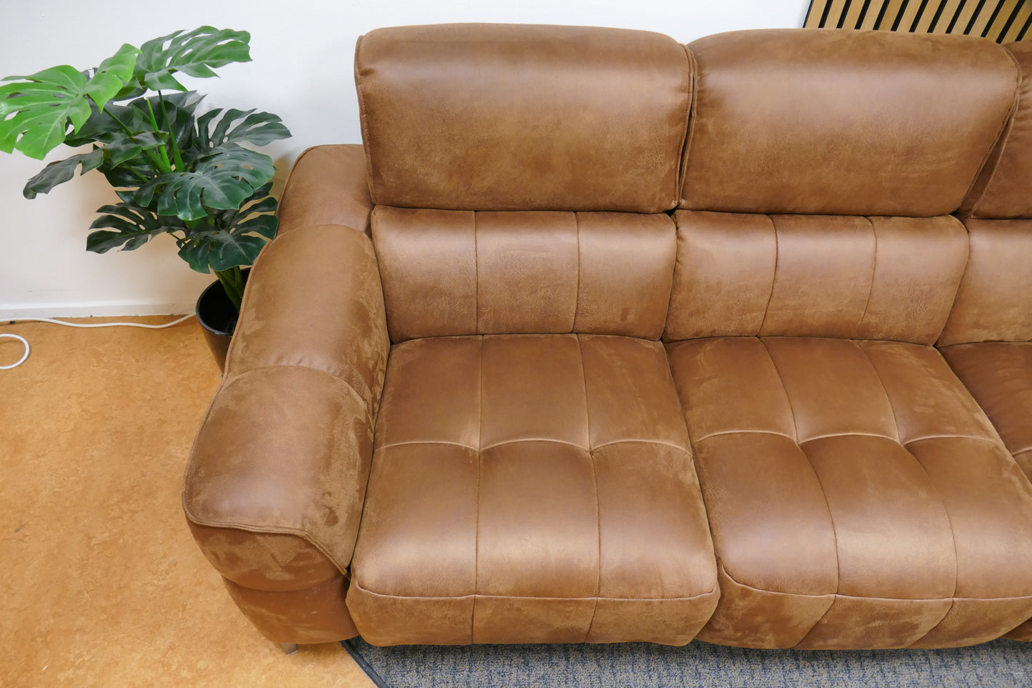 Refurbished 3-Zits Electrisch Mancini Vicenza Microvezel Cognac