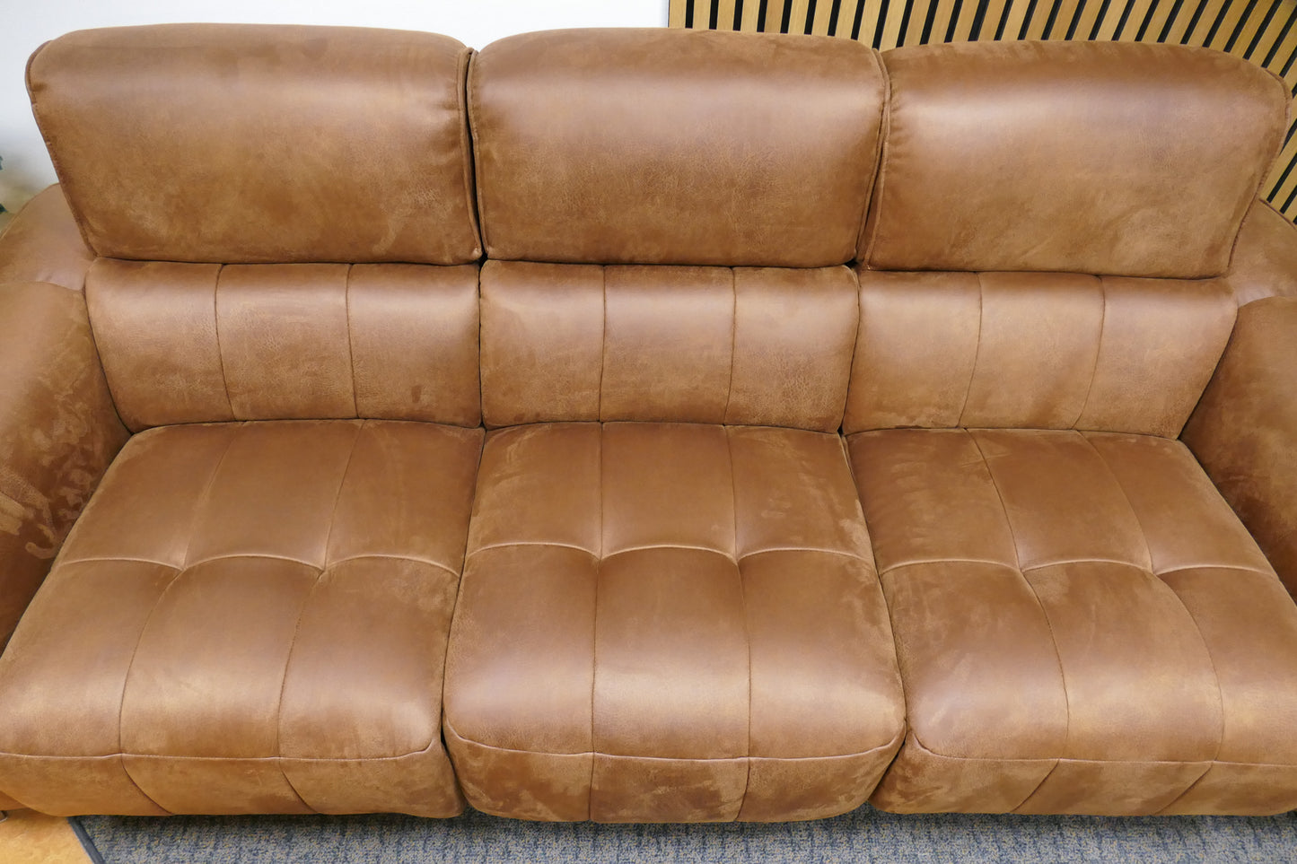 Refurbished 3-Zits Electrisch Mancini Vicenza Microvezel Cognac