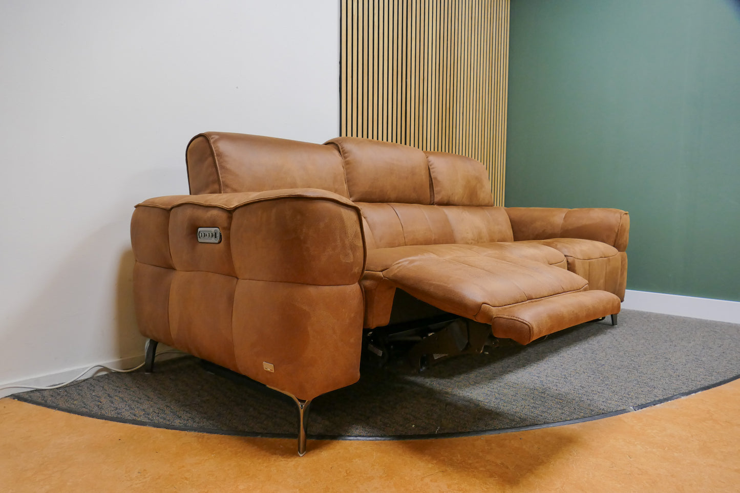 Refurbished 3-Zits Electrisch Mancini Vicenza Microvezel Cognac