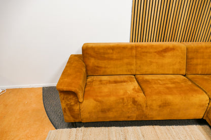 Refurbished lounge hoekbank oker geel