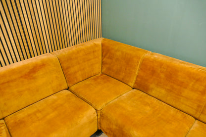 Refurbished lounge hoekbank oker geel