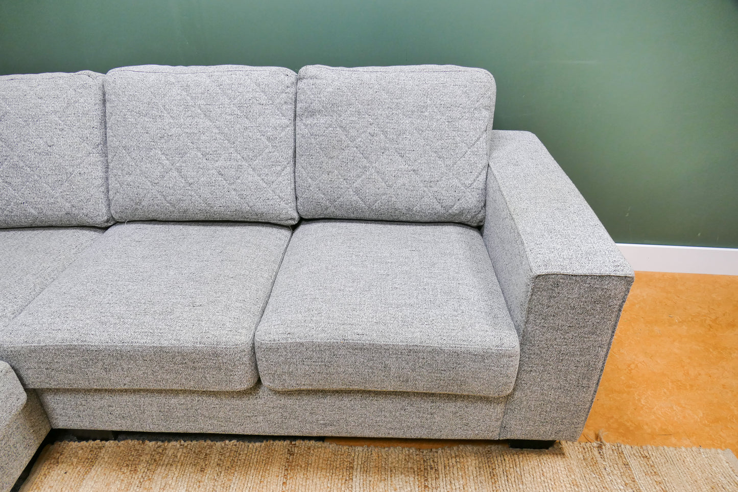 Refurbished Kleine Troubadour Hoekbank Lichtgrijs Met Hocker