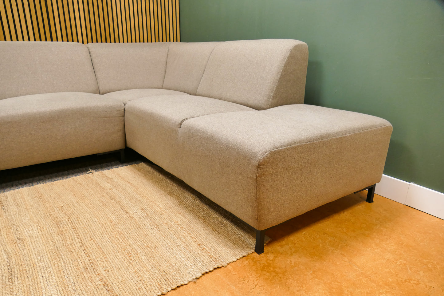 Refurbished Modern Hoekbank Taupe