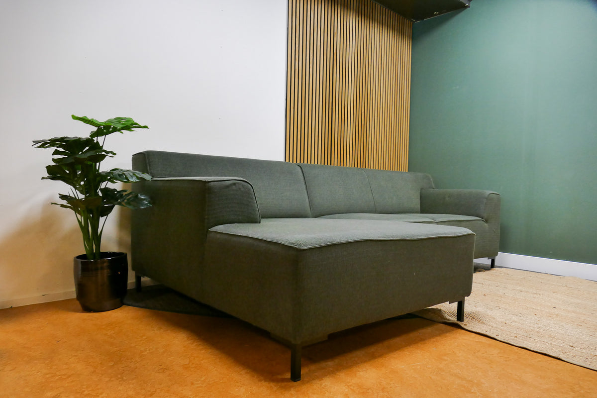 Refurbished Bank met Chaise Longue Bosgroen