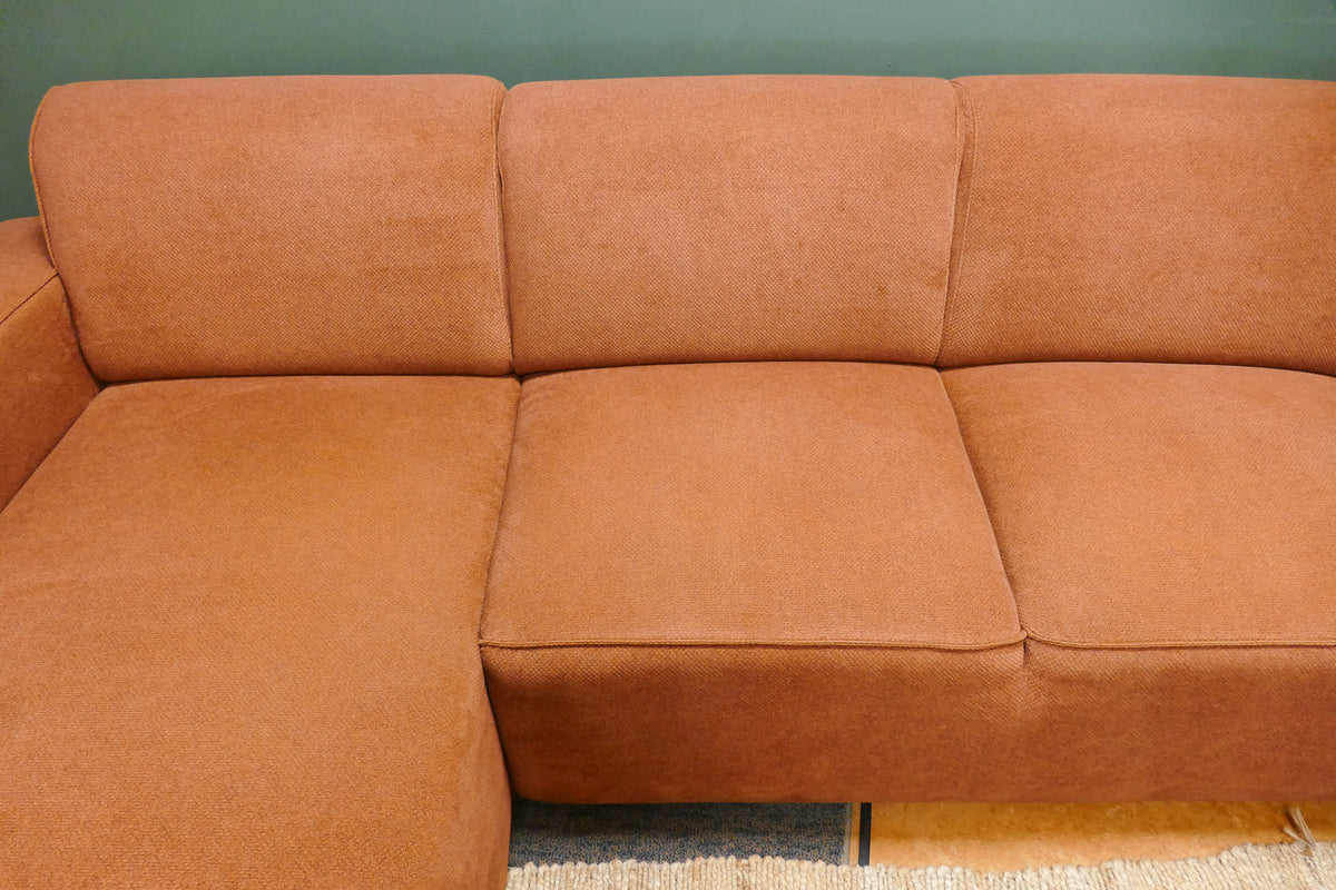 Refurbished Moderne U Bank Terracotta