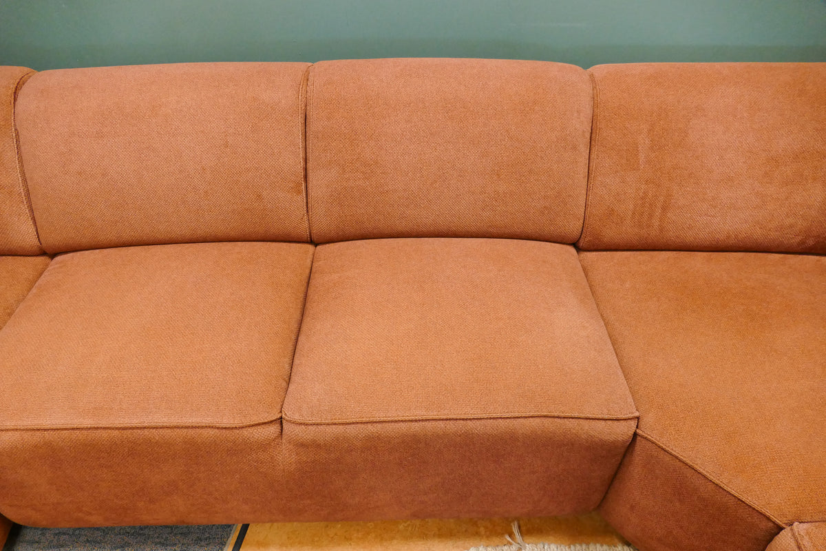 Refurbished Moderne U Bank Terracotta