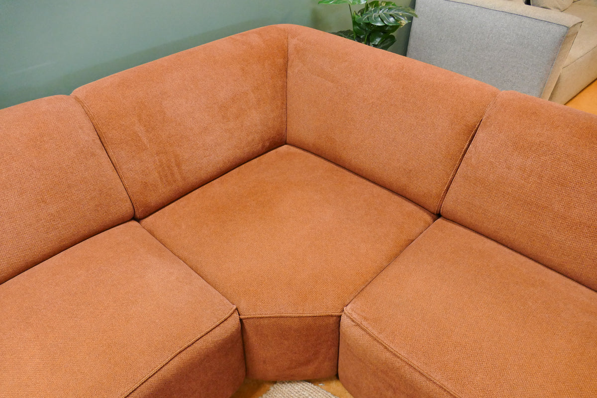 Refurbished Moderne U Bank Terracotta