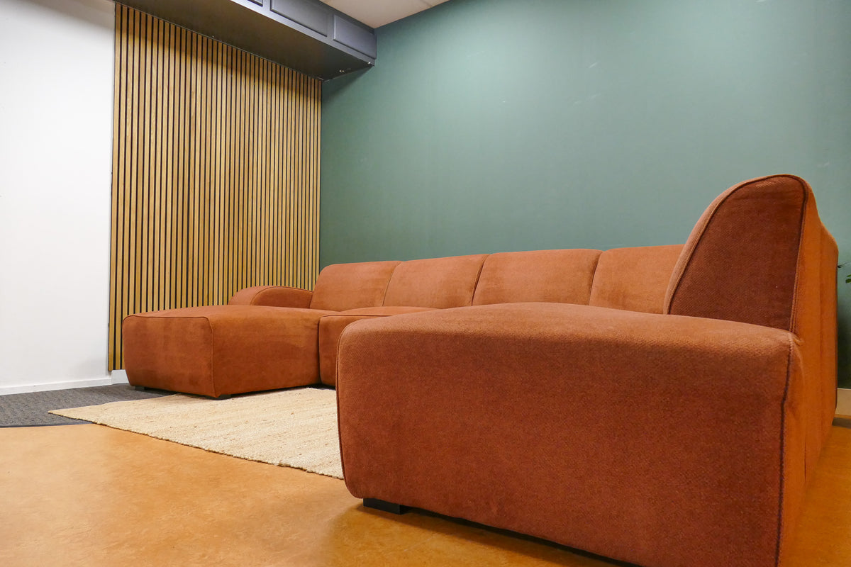 Refurbished Moderne U Bank Terracotta