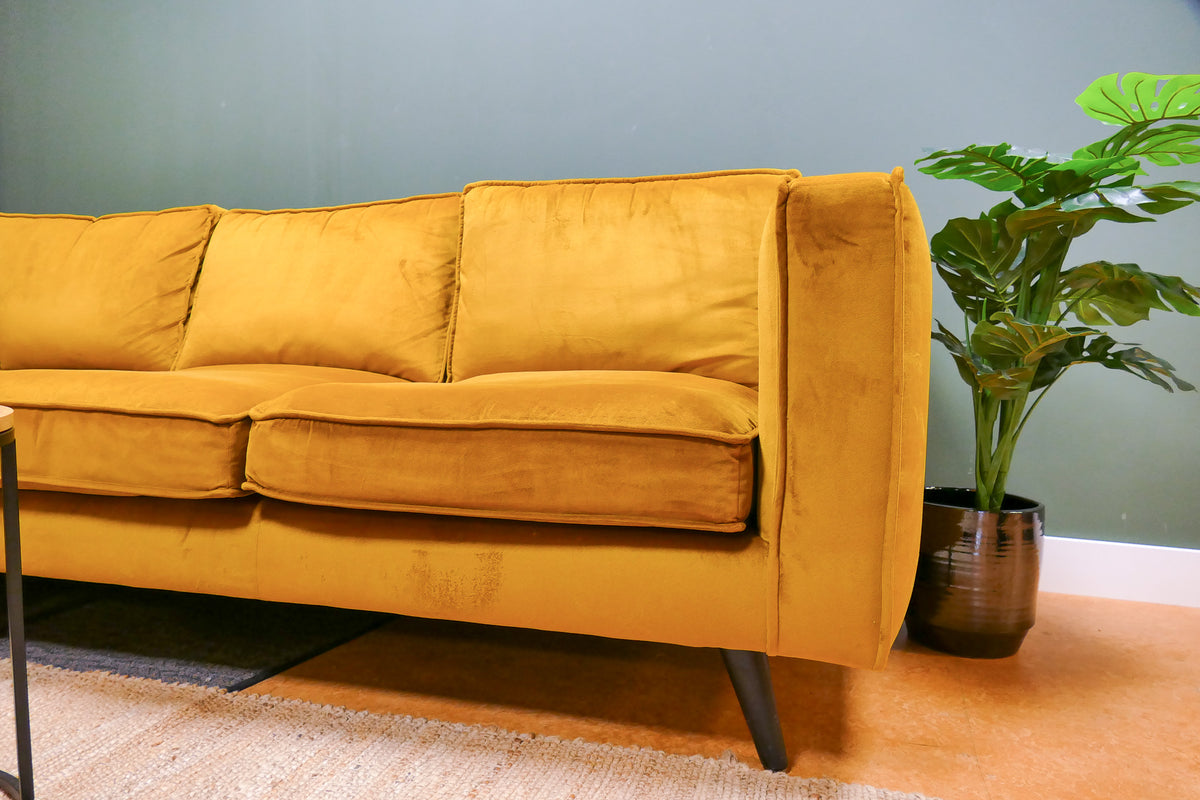 Refurbished Hoekbank Goossens Velvet Okergeel