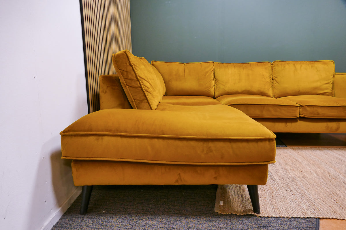 Refurbished Hoekbank Goossens Velvet Okergeel