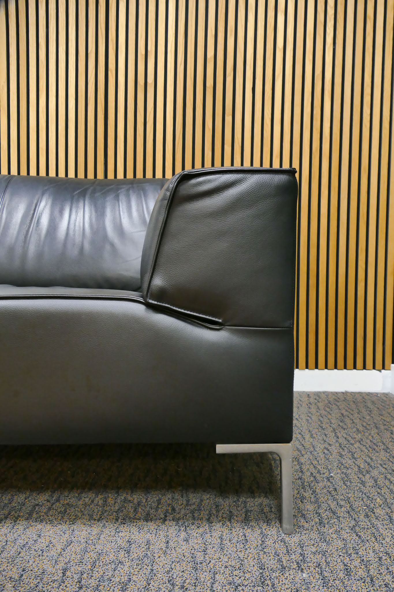 Refurbished Design on Stock Bloq Zwart Leer