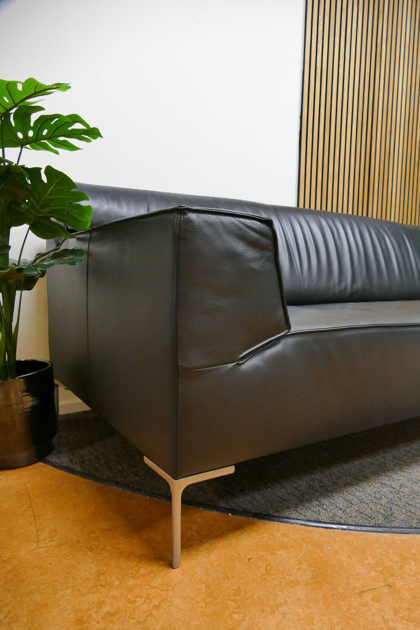 Refurbished Design on Stock Bloq Zwart Leer