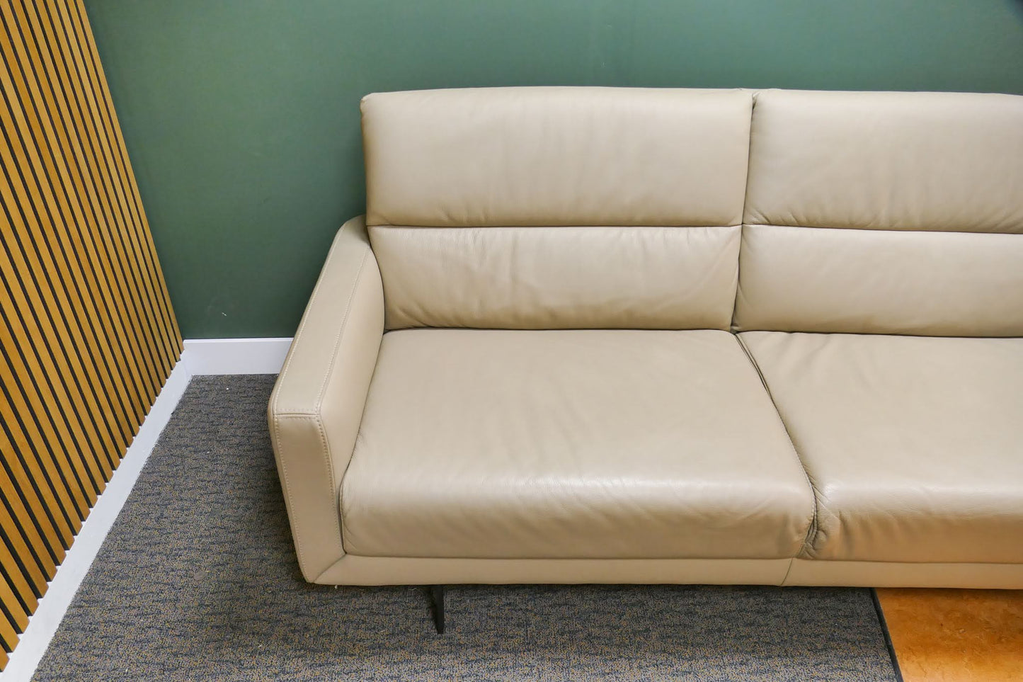 Refurbished 2,5 Zits Bank Prominent T501 Beige Leer