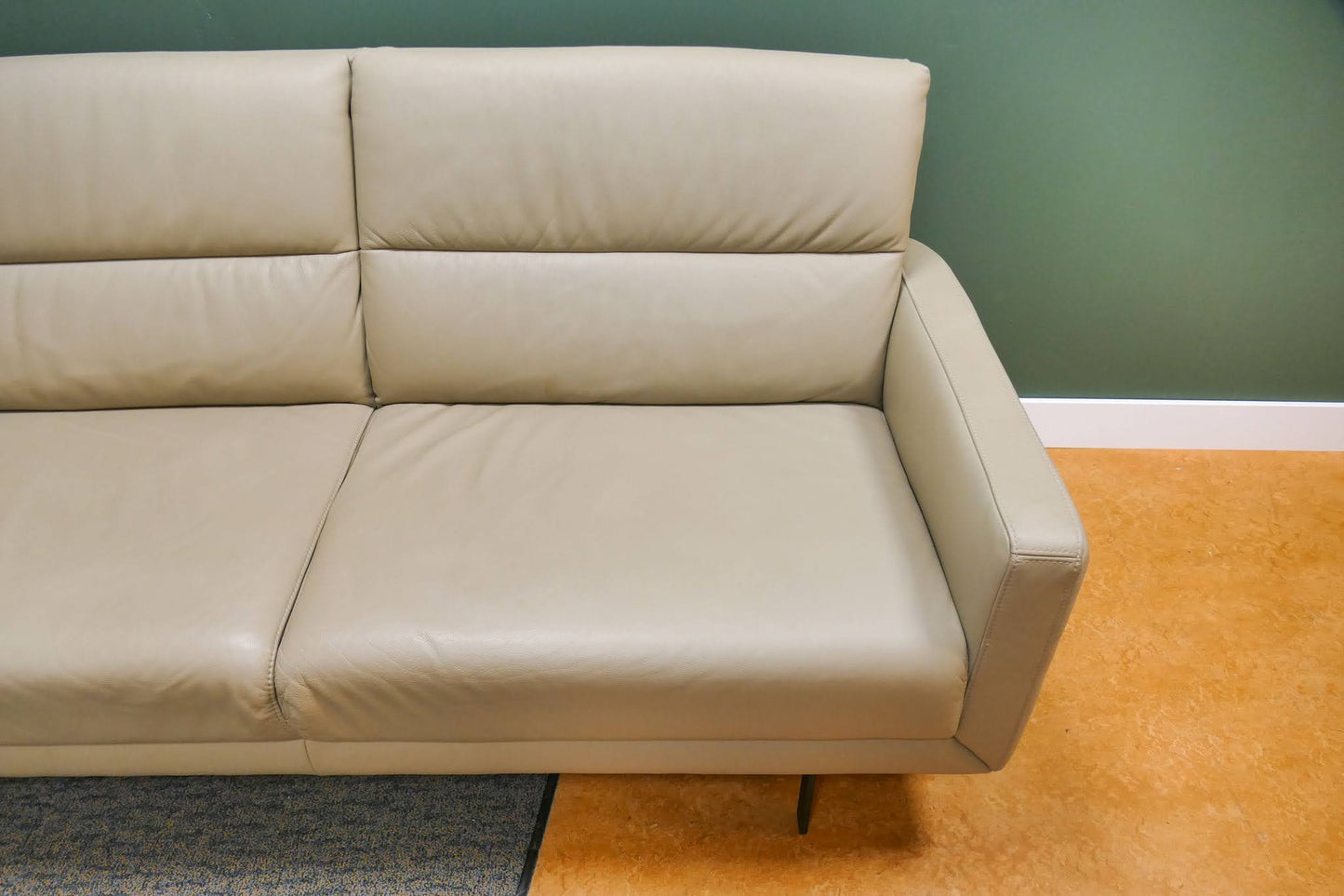 Refurbished 2,5 Zits Bank Prominent T501 Beige Leer