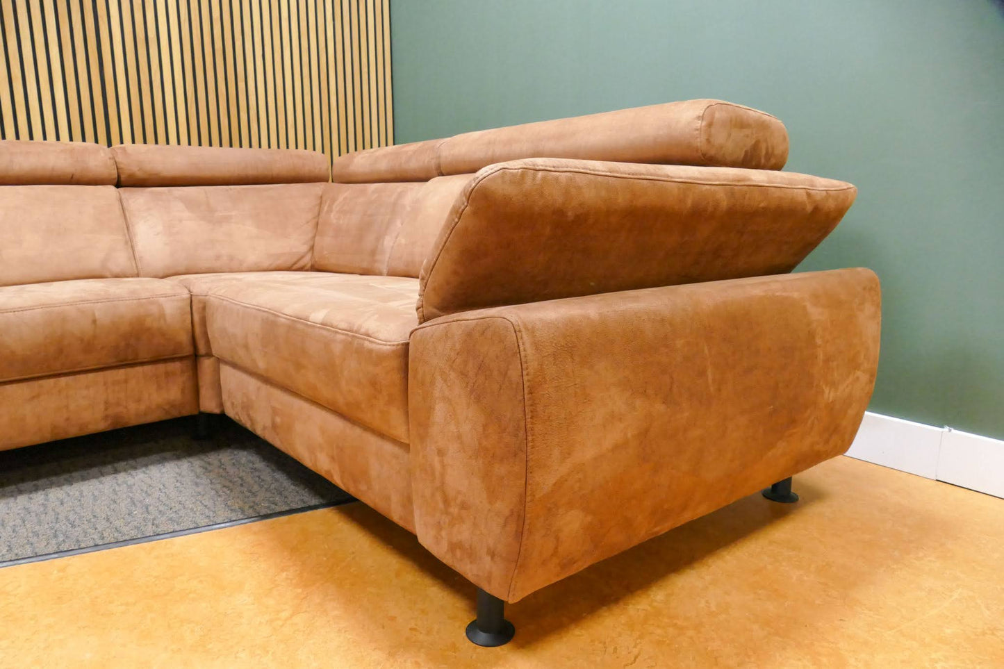 Refurbished Inhouse Hoekbank Cognac Microvezel