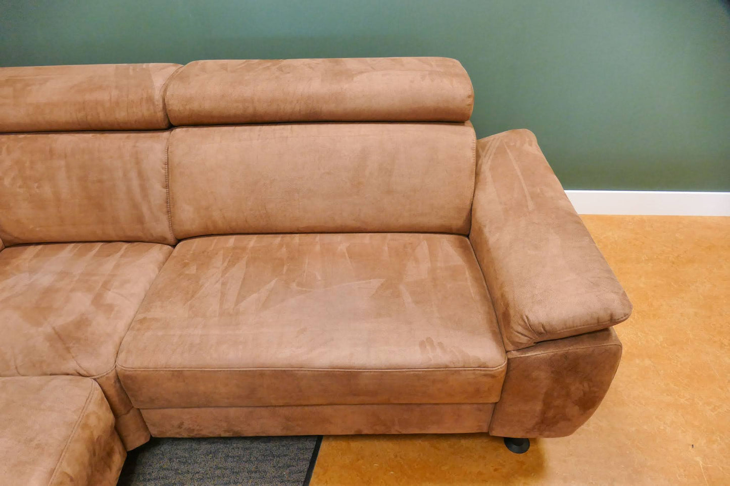 Refurbished Inhouse Hoekbank Cognac Microvezel
