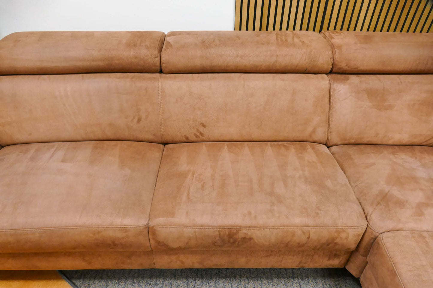 Refurbished Inhouse Hoekbank Cognac Microvezel